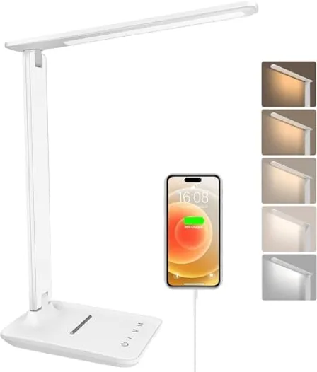 Lámpara joyshie encendida en modo blanco frío sobre un escritorio compacto mostrando la pantalla esmerilada larga