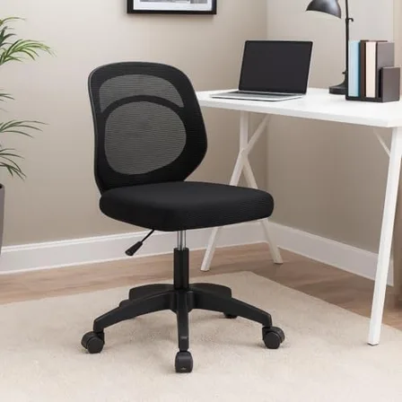 Vista frontal de la silla T-LOVENDO mostrando el asiento acolchado y la malla del respaldo en detalle
